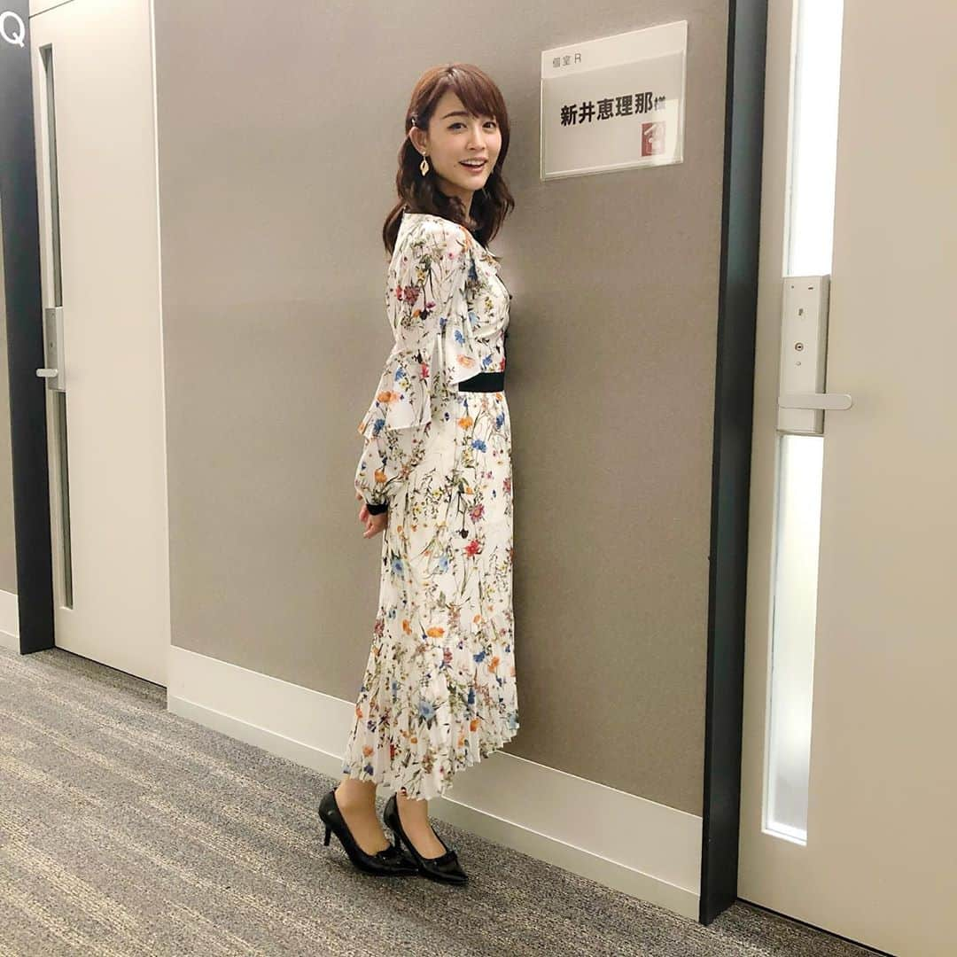 新井恵理那さんのインスタグラム写真 - (新井恵理那Instagram)「11月10日よる11:26〜『関ジャム完全燃SHOW』(テレビ朝日系)に出演します！アナログレコードの奥深さから、 知っているようで分かっていなかった音楽ジャンルについても先生たちに教えてもらえます！！ 「Vチューバーってなに？」というギモンも解消！なつかしい音から最新のあり方まで、音楽タイムスリップ！です(*≧∀≦*) #関ジャム #アナログレコード #vチューバー #新井恵理那 #centforce」11月10日 16時08分 - elina_arai