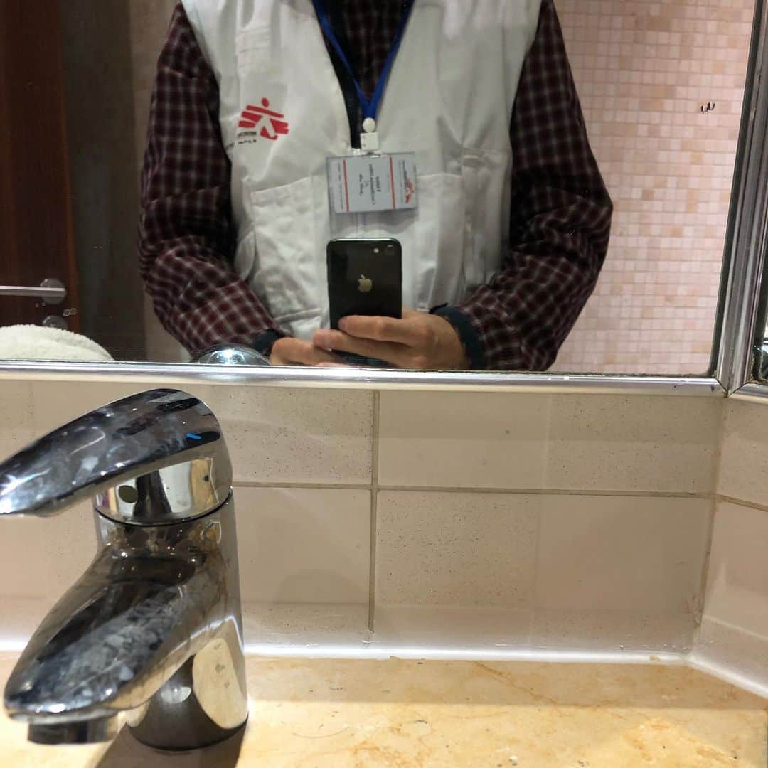 いとうせいこうのインスタグラム：「さあ今日も一日、ヨルダンのMSF再建外科病院でたくさんの患者さんたち、医師たちのインタビュー。」