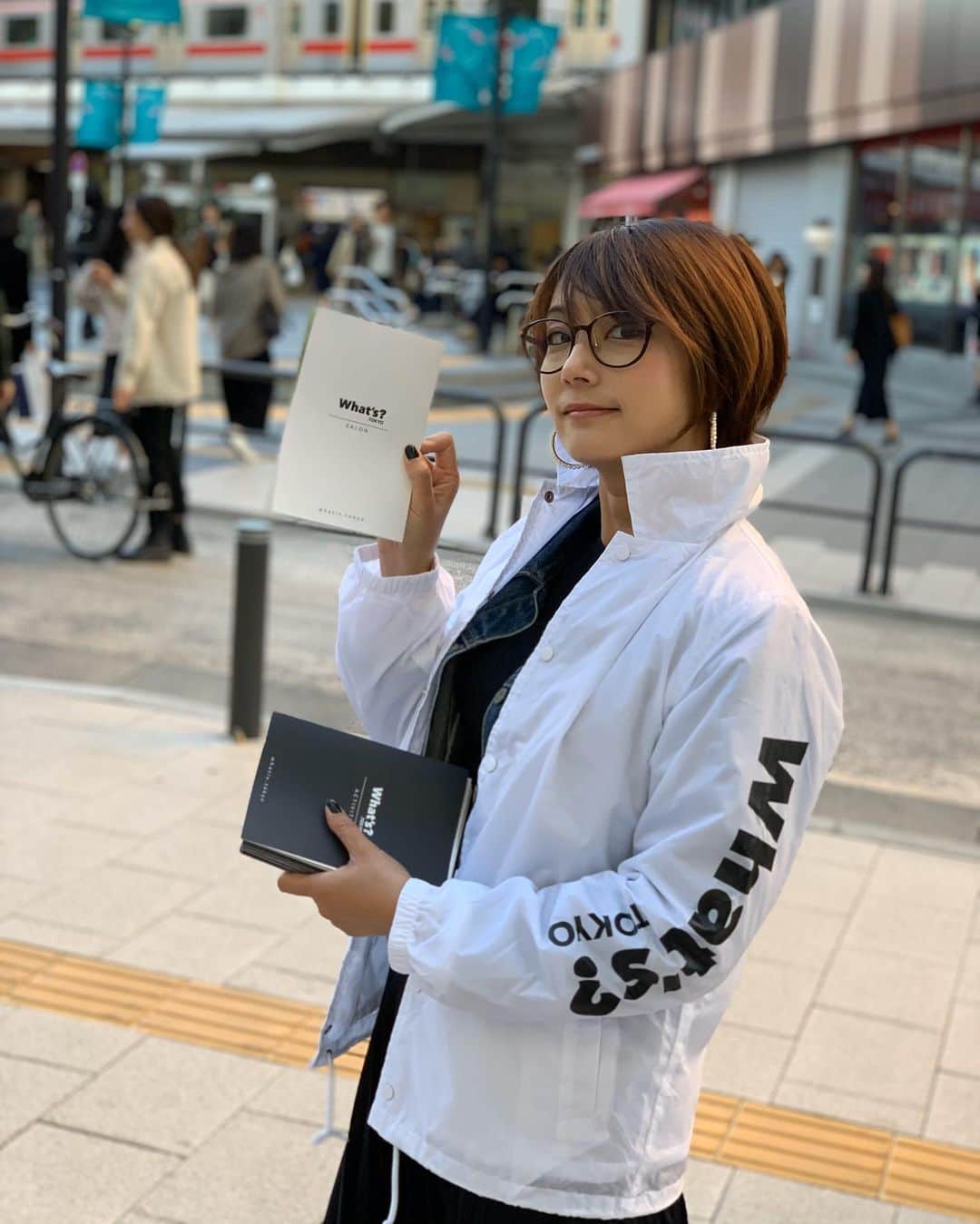 のインスタグラム：「明日グランドオープンする @whatis.tokyo  http://whatis.tokyo/salon/  #パンフレット　完成っ！  #自由が丘　是非お越し下さいませ☺︎ #パーソナルトレーニング #アロママッサージ #ピラティス andmore... #みんなの自由が丘」