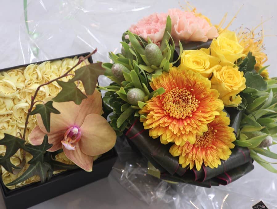 伊藤友季子さんのインスタグラム写真 - (伊藤友季子Instagram)「💗 たくさんのお祝いの温かいお手紙、 インスタへのメッセージをありがとうございます。 １つ１つじっくり読ませて頂いています🙏🏼💕 私のことを考えて選んでくださった お花やプレゼントにも感激しています😢 . 大人のローズクラスの皆さんから頂いた 綺麗なブーケにはこの季節では手に入らない ライラックのお花が入っていてびっくりしました！ . 舞台は一瞬で終わってしまうものですが 皆さんの心の中のどこかで これからもずっと残ってくれたら 嬉しいです。 . ⋆⸜ᵀᴴᴬᴺᴷ ᵞᴼᵁ⸝⋆ –––––––––––––––––––––––––––––––––––––———— #ballet #balletdancer #ballerina #balletclass #balletperformance #lilacballethouse #バレエ #バレエダンサー #バレリーナ #バレエレッスン #バレエ教室 #バレエスタジオ #バレエ講師 #バレエ発表会 #バレエ公演 #バレエ鑑賞 #バレエ舞台 #コッペリア  #パキータ #全幕バレエ #花 #ブーケ #ライラック #ライラックバレエハウス」11月10日 17時05分 - yukiko_xx