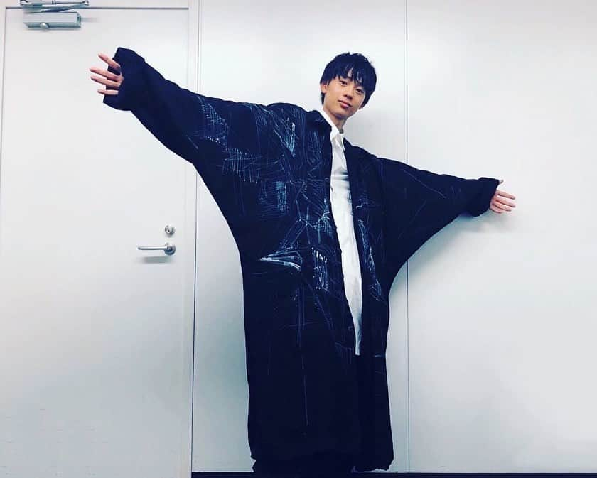 水沢林太郎さんのインスタグラム写真 - (水沢林太郎Instagram)「. 初舞台挨拶！ありがとうございました〜 会場に来てくださった方、ライブビューイングをご覧になった皆さん、ありがとうございましたーー！  衣装は、念願のオール @yohjiyamamotoofficial  めちゃめちゃテンションあがりました‼︎ #ブラック校則 #ブラ校」11月10日 17時08分 - rintaro_mizusawa_official