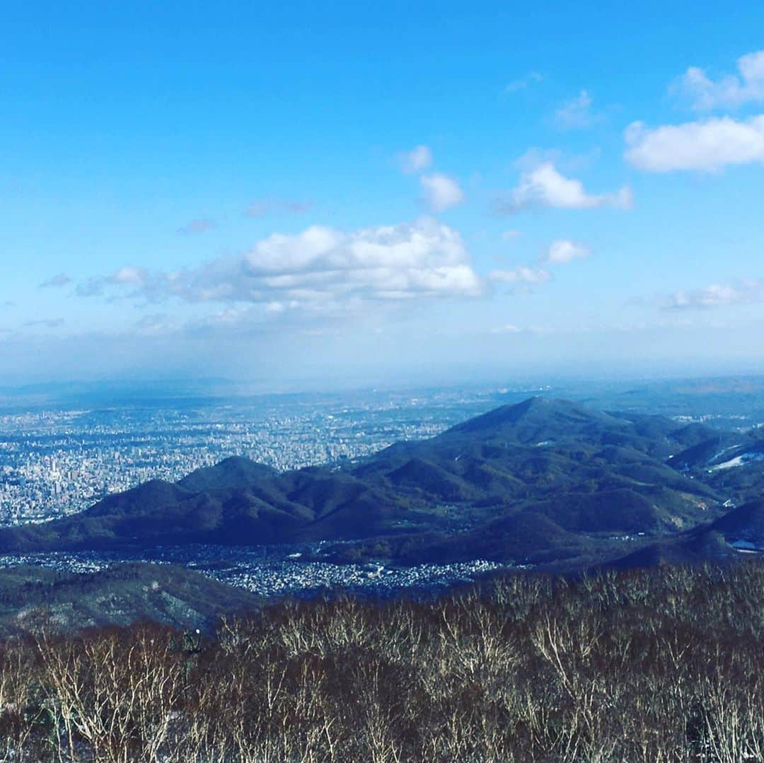 河合竜二さんのインスタグラム写真 - (河合竜二Instagram)「手稲山Trail running⛰ #手稲山 #絶景 #往復2時間40分😱 #お膝が… #ひさびさの投稿すみません🙇‍♂️ #こっちもフォローお願いします🙇⤵️ @c.r.c_ryuji_kawai」11月10日 17時13分 - ryuji.kawai444