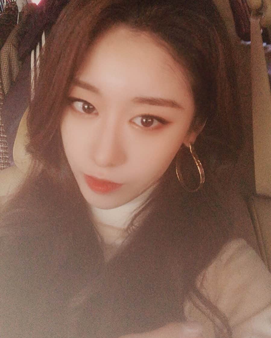 ジヨン のインスタグラム：「👀」