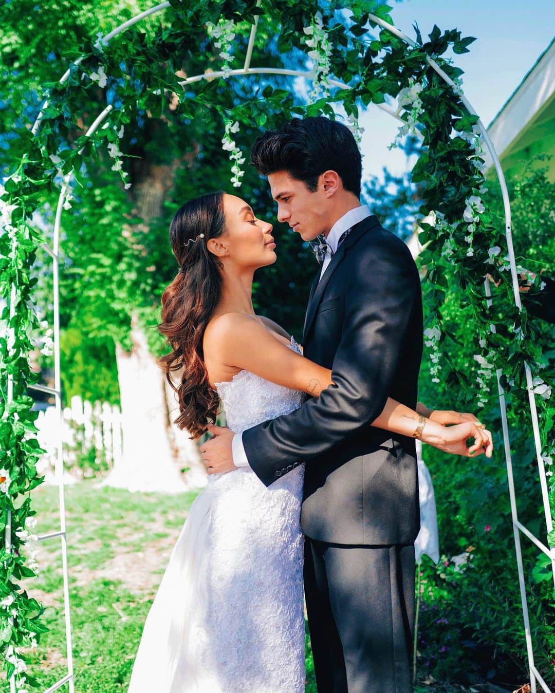 Brent Riveraのインスタグラム：「So I married my best friend for 24 hours on youtube..💍❤️」