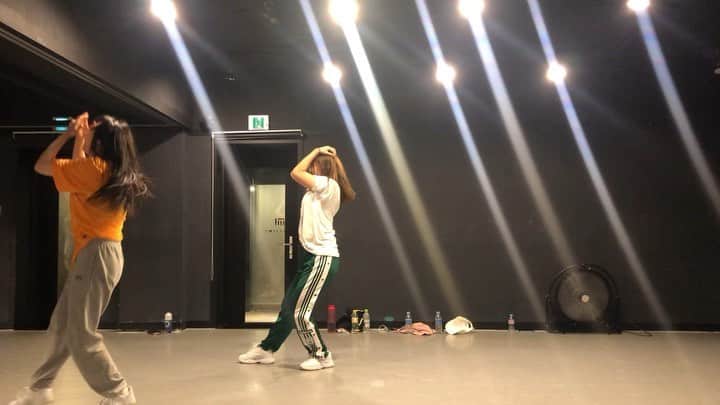 のインスタグラム：「@ibona28 さんの踊り方とっても好きだった💃 懐かしの @neyo は踊っててきもち〜🥰 #1milliondancestudio#ダンス#dance#ダンス留学#韓国#韓国留学#ダンス動画#neyo#korea」