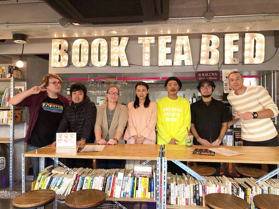 池田香織のインスタグラム：「撮影🎥😘👌 #thebenza #benzaenglish  #bookteabed」