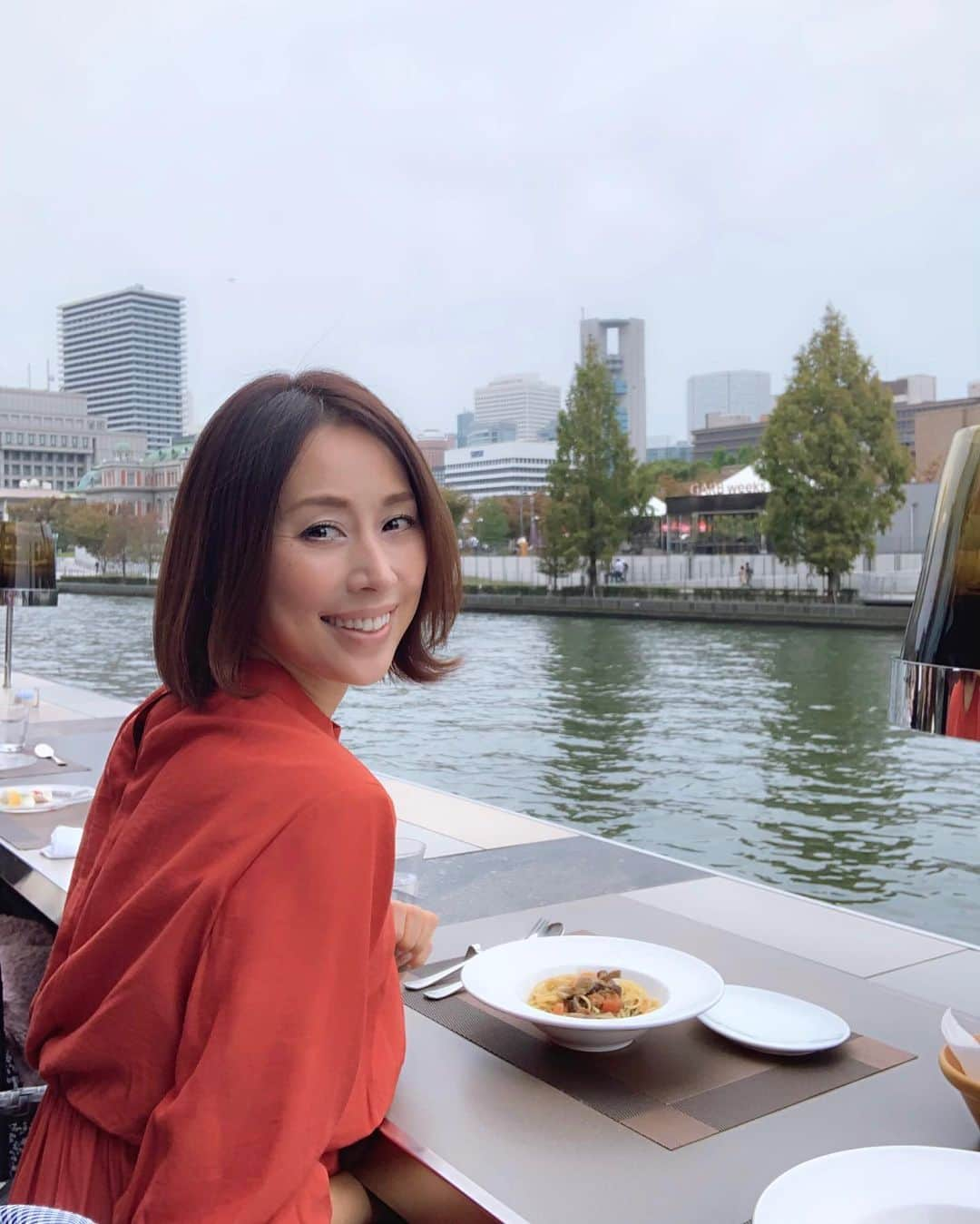 宮田綾子さんのインスタグラム写真 - (宮田綾子Instagram)「ハイヒールLOVERS Ayako⁑  川沿いランチ☁️ ちょっと曇ってたけど気持ちよかった！  ___________________★ ___________________﻿﻿﻿﻿ 11/17(日)銀座三越 4階 POPUPショップ lemonplet by CHOYO 13〜14時店頭にいます、来てね！ ___________________★ __________________ #ハイヒールLOVERS #宮田綾子 #中之島 #中之島カフェ #中之島ランチ #大阪 #大阪カフェ #大阪グルメ #大阪ランチ #川沿い #テラス席 #ランチ #osaka #osakalunch #osakagourmet #中之島バラ園 #ランチタイム #여행 #여행스타그램 #패션 #카페스타그램 #점심 #카페」11月10日 17時35分 - ayako__miyata