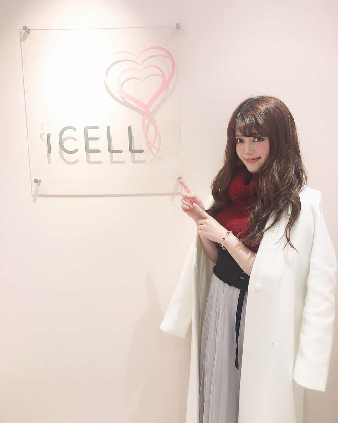 山田あかりさんのインスタグラム写真 - (山田あかりInstagram)「@icell_datsumo さんで脱毛してきたよ🥰﻿ ﻿ ここの脱毛は機械の前に塗布するジェルが常温～ホットジェルだから寒くないし、脱毛の機械も最新だからvioですら全く痛くない！！！！﻿ ﻿ vioが全く痛くないってすごくない？😳﻿ ﻿ 足とかは当ててる感覚がないくらいスーッと機械が滑らせられてる間に終わっててびっくりした🥰﻿ ﻿ しかも2週間おきに通えるからどこよりも早く終わるよ☺️﻿ ﻿ サロンさんの雰囲気もピンクで可愛くて、スタッフもいい人で会話が弾みました🥺♥️﻿ ﻿ ﻿ #いいね #いいね返しは絶対 #좋아요반사 #좋아요태러 #인친황영 #데일리룩 #여행 #iCELL #新宿脱毛 #アイセル #全身脱毛 #脱毛 #脱毛サロン #医療脱毛 #pr #コラボベース #vio脱毛 #痛くないvio脱毛 #トップス #スカート #レンアイケイカク #GRL #タートルニット #秋コート #コート #白コート #ファッション #美容好きな人と繋がりたい」11月10日 17時38分 - akari030201