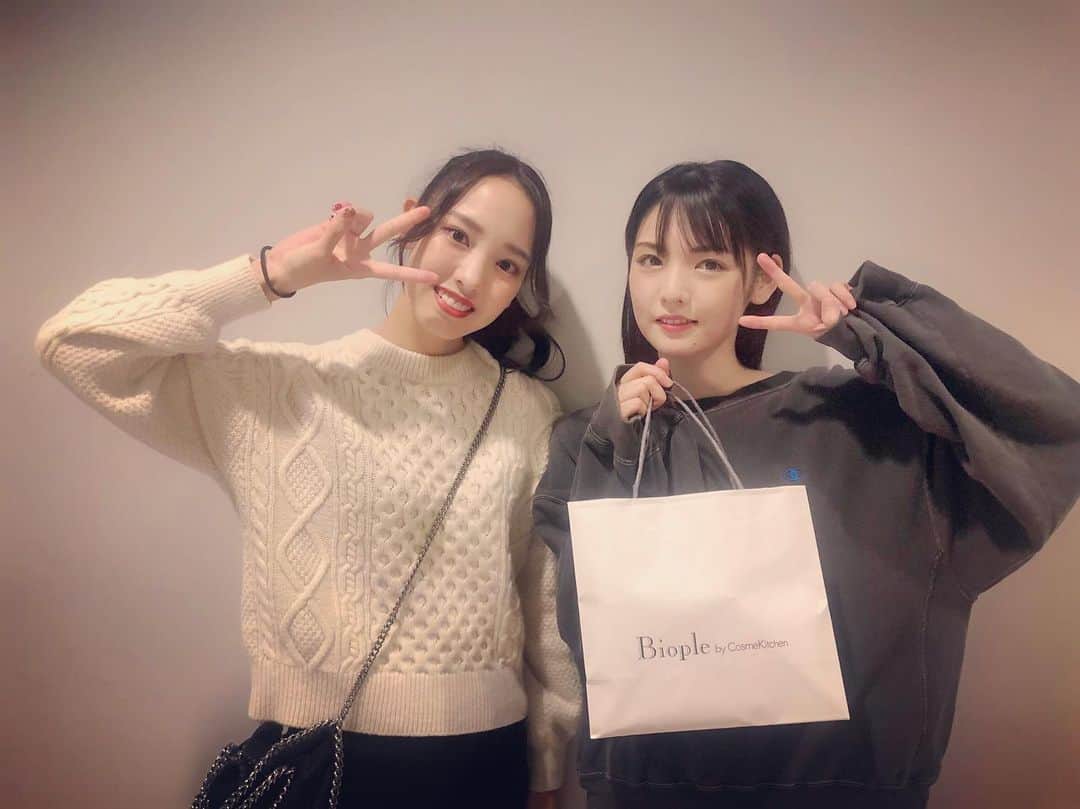 飯窪春菜のインスタグラム：「💗🐰💗 ・ ・ SAYUMINGLANDOLL～希望～ 行ってきました😆🌸 ・ 相変わらず道重さゆみさんが可愛くて…！ はあ〜〜、心が満たされたあ〜〜。 毎回ストーリーと曲とが融合した新しいカタチのステージが観られるのですが、今回も観ていて切なく泣きそうになりました😢🌈 ・ 来年1月にも、リニューアル公演があるみたいなので、ぜひ可愛い空間に遊びに行ってみてください☺️ 私もまた行きたあーい！💓 ・ ・ ・ #sayuminglandoll  #sayuminglandoll希望  #道重さゆみ さん #さゆみん  #はるなの毎日  #飯窪ってる」