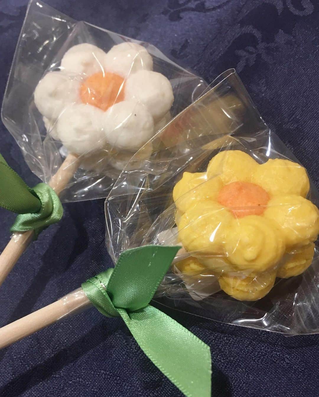 松尾依里佳さんのインスタグラム写真 - (松尾依里佳Instagram)「主人 @shimizu.akihiro の親友#朝日放送アナウンサー #古川昌希 さんが我が家にお越しくださいました✨😊💖 お誕生日をお祝い🎵本当におめでとうございます！🎀 #おもたせ に #エーグルドゥース の#ケーキ をいただいてしまいました😍✨ どれも美味しくて目がハートに😍💓 可愛いお花のマカロン🌼こんなに可愛い食べ物を私は知りません😂ありがとうございました！！ #古川昌希アナウンサー #ABC #キャスト でのご縁から #本当にいい方で私たち夫婦の大好きな方 #遠いところ大阪からはるばる本当にありがとうございます」11月10日 17時52分 - erika.matsuo