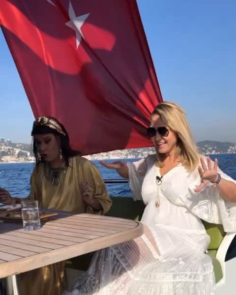 Eliana Michaelichin Bezerraのインスタグラム：「Aiiii que Turquia, né @tiagobarnabe ? #turkey #programaeliana10anos #elianaviaja」