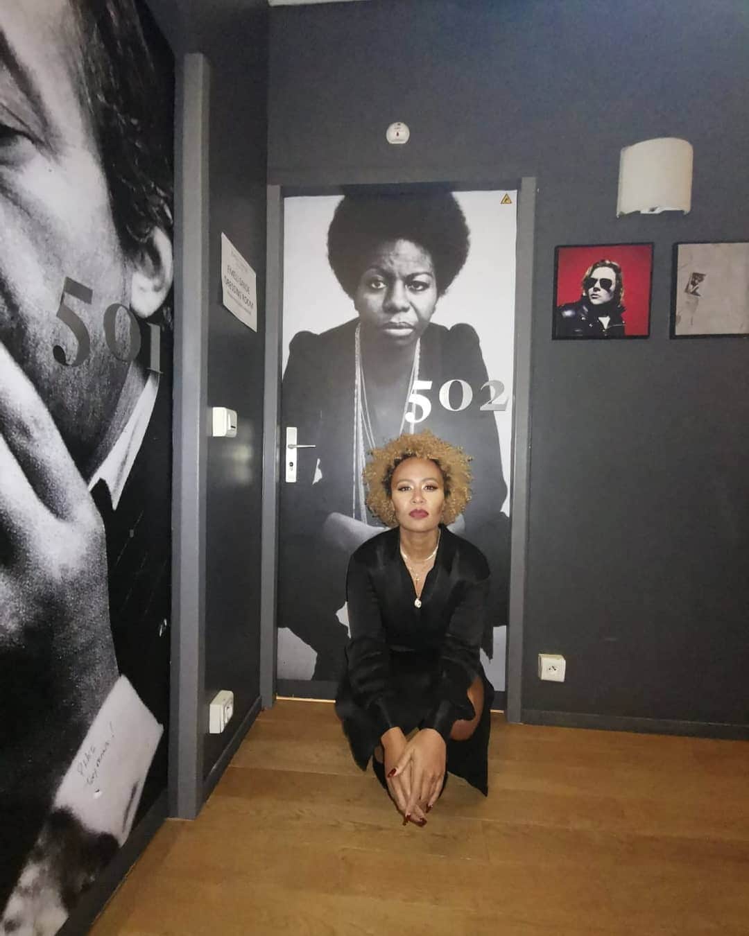 Emeli Sandéのインスタグラム：「Dear Dr Simone. Thank you for every door you kicked down for us to walk through. Thank you for everything 🖤」