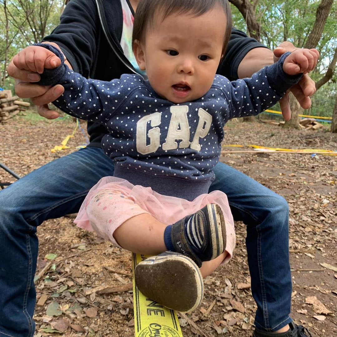 福田恭巳さんのインスタグラム写真 - (福田恭巳Instagram)「My daughter wants to slackline too!  最近マットに近寄ってって 順番待ちします😂 ママとパパと一緒に スラックラインしてくれるかなぁ  @gibbonslacklines  #スラックライン #slackline #slacklife #ママアスリート #生後12ヶ月 #1歳 #9月生まれ #女の子 #赤ちゃんのいる生活 #体幹 #体幹トレーニング #バランス」11月10日 18時25分 - yukimi_slackline