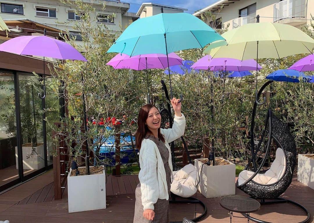 上杉あずさのインスタグラム：「. . #晴れ女 #☀️ #雨女 #☔️ #☂️ . . #ame #amema #rain #rainyday #sunnyday #colorful #umbrella #sharetoru #kasa #iine #👍」