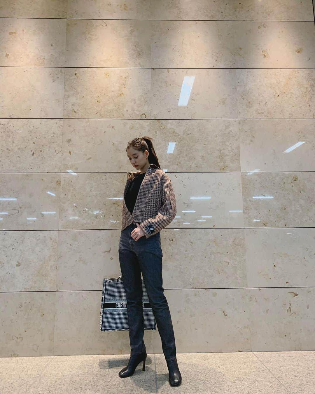 新木優子さんのインスタグラム写真 - (新木優子Instagram)「私服 jacket : @snidel_official  tops : @holiday_pr  bottom : @johnlawrencesullivan_official  shoes : oldceline bag : @dior  久しぶりにヒールを履いたら気分がちょっと大人に♪ 今は秋、、冬？？ #fashion #mystyle」11月10日 18時34分 - yuuuuukko_