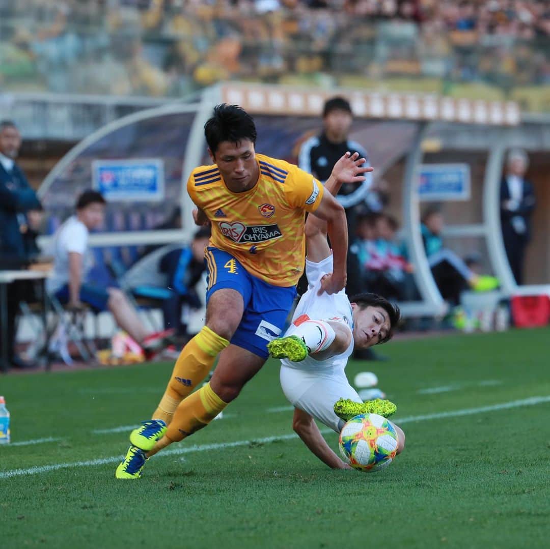 ベガルタ仙台さんのインスタグラム写真 - (ベガルタ仙台Instagram)「11月10日 第31節 清水エスパルス戦 2-0で勝利しました！熱い応援ありがとうございました！ #ベガルタ仙台 #仙台 #サッカー #Jリーグ #2019シーズン #スローガン #ReVolution #平岡康裕 #13番 #長沢駿 #38番 #蜂須賀孝治 #4番 #副キャプテン #ヤクブスウォビィク #24番 #ハモンロペス #9番 #ユアテックスタジアム仙台 #ユアスタ #清水エスパルス」11月10日 18時35分 - vegaltasendai
