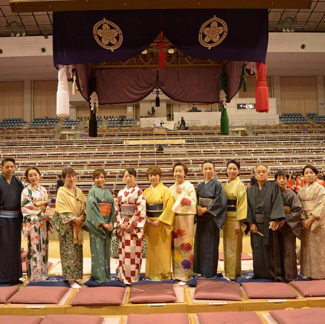 日本相撲協会さんのインスタグラム写真 - (日本相撲協会Instagram)「大相撲九州場所、初日。﻿ 本日、和装day🌸﻿ ﻿ 和装でご来場いただくと限定の記念撮影会や抽選会に参加いただけます！﻿ 全員にプレゼントも🎁﻿ ﻿ 明日も和装dayを開催します！﻿ 会場の福岡国際センターで着物レンタル&着付けも行っています！﻿ ﻿ @sumokyokai ﻿ #sumo﻿  #相撲 ﻿ #力士﻿ #お相撲さん﻿ #大相撲 ﻿ #11月場所 ﻿ #九州場所 ﻿ #福岡県 ﻿ #福岡 ﻿ #博多 ﻿ #九州　﻿ ﻿ #和装﻿ #着物﻿ #和装day﻿ #きもの﻿ #博多帯﻿ #博多織﻿ #着物レンタル﻿ #着物コーディネート﻿ #着物女子﻿ #着物デート﻿ #きものコーデ﻿ #博多旅行﻿ #博多観光﻿ ﻿ #日本 ﻿ #japan ﻿ #sumo﻿ #sumowrestling﻿ #sumowrestler﻿ #sumowrestlers」11月10日 18時46分 - sumokyokai