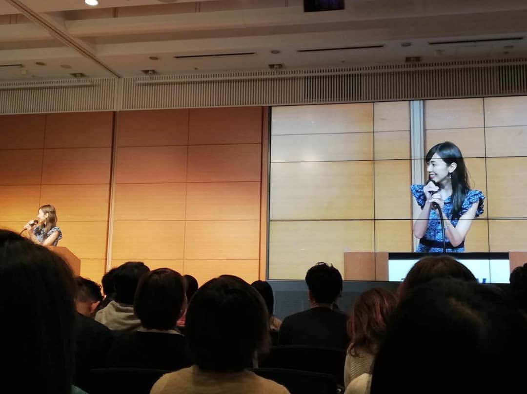 杉山由紀子のインスタグラム：「2019.11.3 記念すべき日✨ * 20代ラリーのゲストに✨ 初めて薫さんのmtgでお呼びいただきました。 500-600人の前でのスピーチ。 * 本当に緊張でいっぱいでしたが、 久しぶりのゲストで、伝えたいことはたくさん。 * * 舞台に立ったら伝えたい事のほうが多くて✨ しかもみんなあたたかく見守ってくれて、 いつの間にか楽しんでました✨ 少しは成長したかな✨ * * 本当に流れってあるよね。 タイミングって凄い。 * 最近さらにそれを感じるようになりました。 巻き込まれてる感じ✨ * 全てにおいてご縁。 だからこそ自分の感を更に高めたい。 * * 本当にこのタイミングでお呼びいただけたこと。 感謝しかありません。 * ここからさらに流れ変えていきたい(^^)✨ * 最近ほんとに楽しい毎日です😌♥ * 最後にお母さん✨ 来てくれてありがとう(^^) 2枚目の後ろ姿でうつってるの母♥笑 * * #記念 #スピーチ #ゲスト #成長 #親孝行 #もっとしたい #中島薫 #ご縁 #パッショニスタ #artistry #asudiop2」