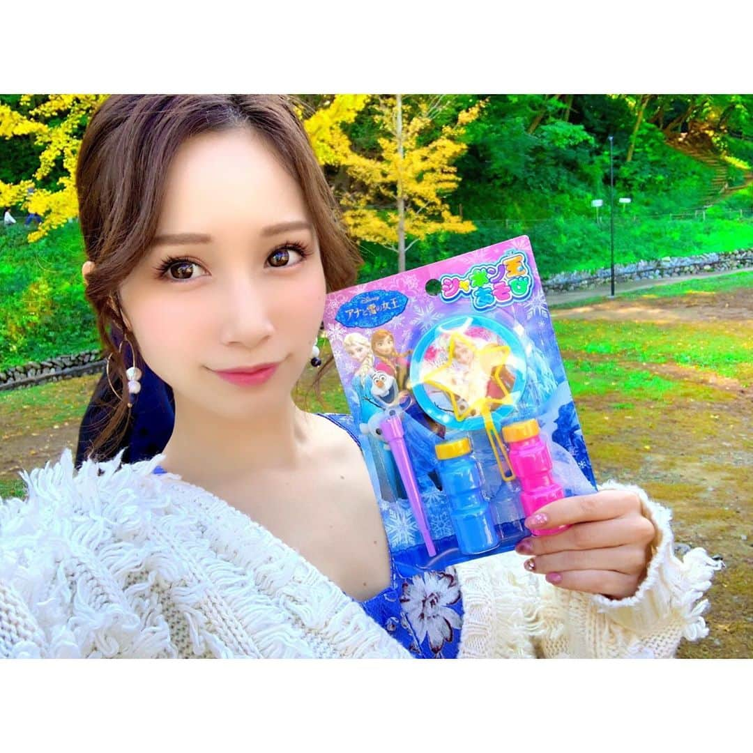 小島みなみさんのインスタグラム写真 - (小島みなみInstagram)「. . 公園でシャボン玉とか 大好きと大好きのコラボ🌞 . . . #シャボン玉 #しゃぼん玉 #公園 #ポートレート #ポートレート撮影 #シャボン玉大好き #しゃぼん玉大好き #アナと雪の女王 #アナ雪」11月10日 18時44分 - kojima_minami_373