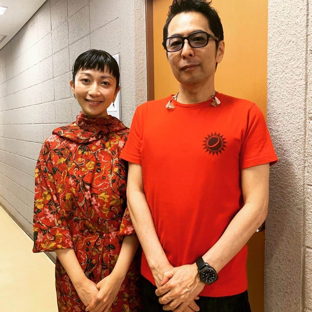 徳永英明さんのインスタグラム写真 - (徳永英明Instagram)「#hideaki_tokunaga_official #徳永英明 #神奈川県民ホール#持田香織#timegoseby #サプライズ #surprise #everylittlething  神奈川県民ホール2日目 昨日言っていたサプライズは持田香織さんでした 本家とコラボできること 歌っている隣で 鳥肌が立ってました  もっちー最高」11月10日 18時47分 - hideaki_tokunaga_official