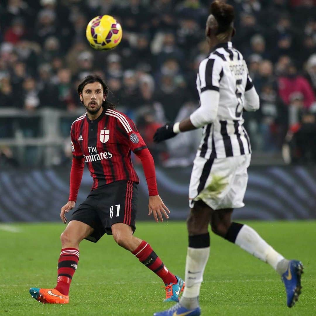 クリスティアン・ザッカルドさんのインスタグラム写真 - (クリスティアン・ザッカルドInstagram)「Ricordi di un @juventus vs @acmilan di qualche anno fà... Come finirà la partita secondo voi questa sera..?? Io sarò davanti alla tv a guardarla..!!! #JuveMilan #SerieA #big #match #soccer #tbt #Juventus #Milan」11月10日 18時53分 - cristianzaccardo