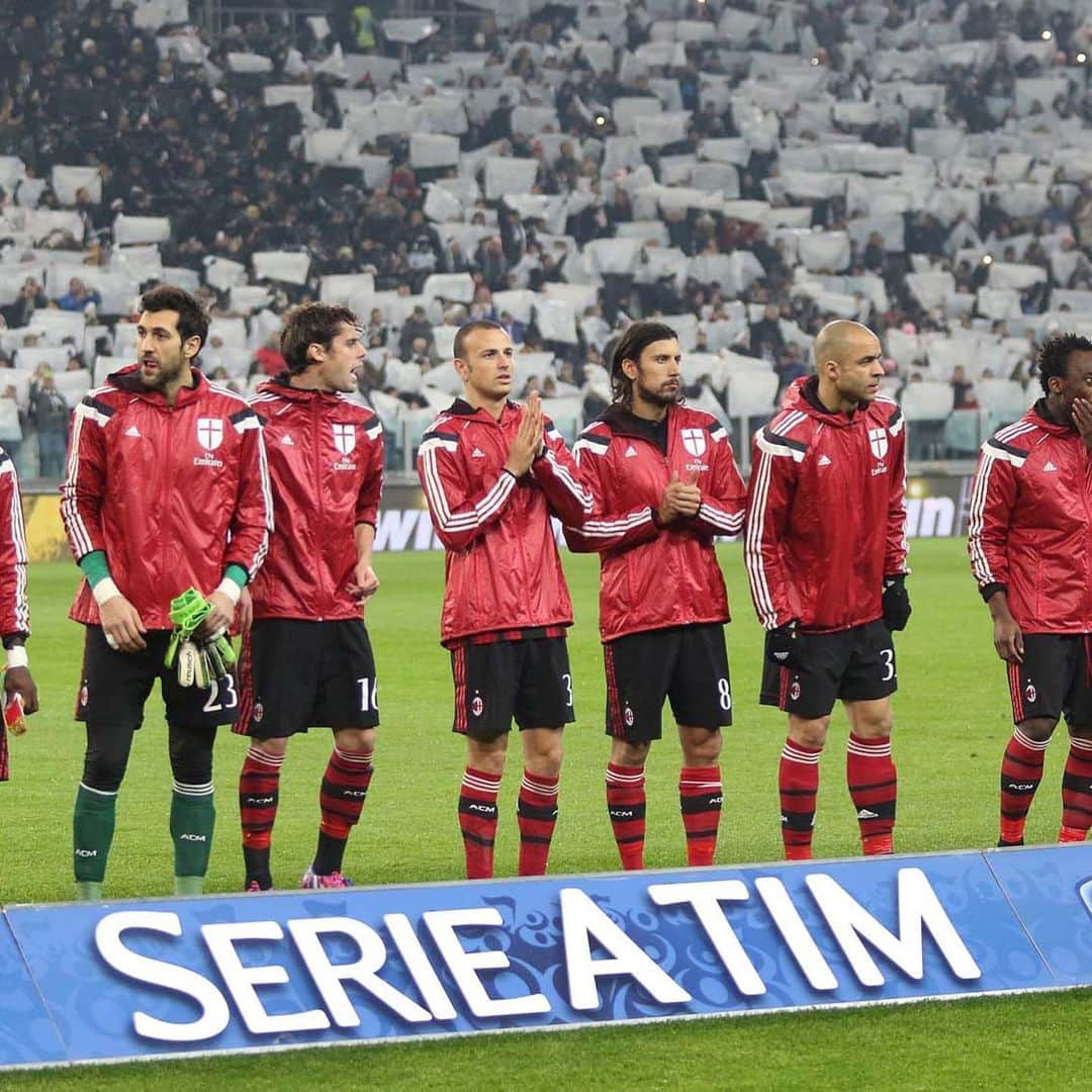 クリスティアン・ザッカルドさんのインスタグラム写真 - (クリスティアン・ザッカルドInstagram)「Ricordi di un @juventus vs @acmilan di qualche anno fà... Come finirà la partita secondo voi questa sera..?? Io sarò davanti alla tv a guardarla..!!! #JuveMilan #SerieA #big #match #soccer #tbt #Juventus #Milan」11月10日 18時53分 - cristianzaccardo