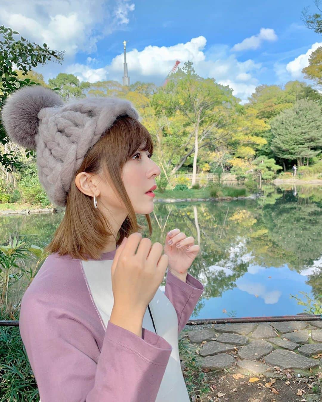 のインスタグラム：「・ 先程のコーデでもつけていた 最近よくつけているピアスは ダイヤモンドの2.5倍輝くって言われている モアナサイトジュエリーでつくられたピアス💍💕 カジュアルなお洋服の時こそ アクセサリーで女性らしさを心がけてます☺️💕 @gypphy のモアナサイトジュエリーは こんなにキラキラ輝くのに 環境破壊をせず作ることができるので エシカルでサスティナブルなジュエリー💎と アメリカやヨーロッパで大人気なんです。 本当にキラッキラだからテンション上がるよ〜❤️💍 #publicrelations #gypphy #エシカル #モアサナイト #サスティナブル」