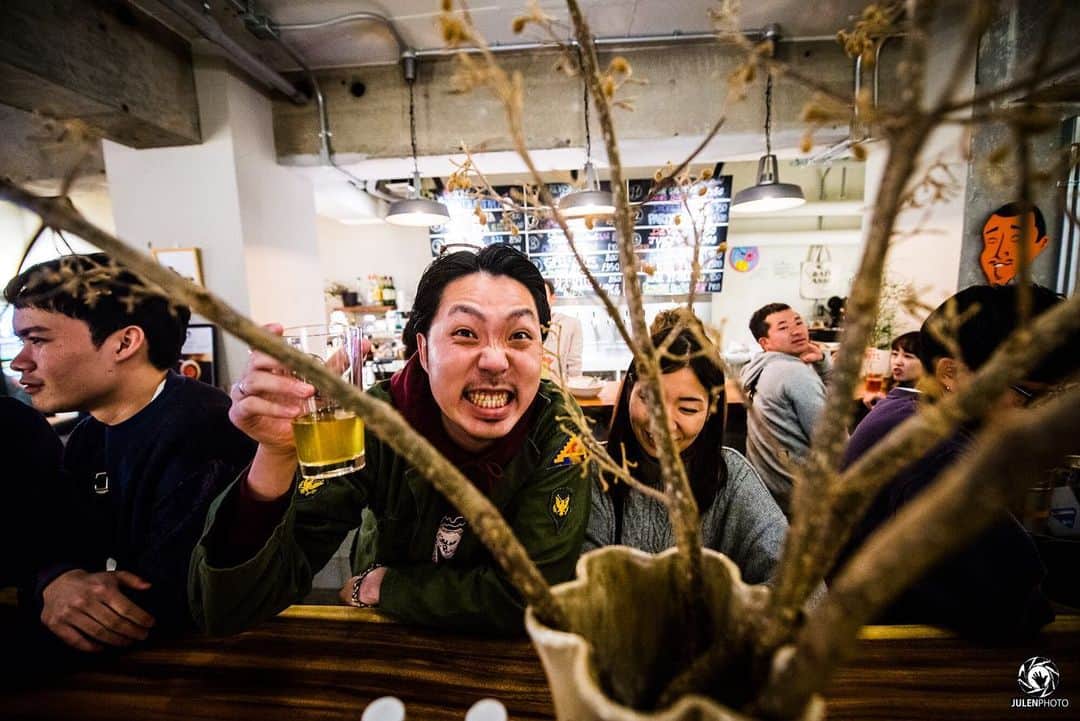 Julen Esteban-Pretelさんのインスタグラム写真 - (Julen Esteban-PretelInstagram)「Yesterday I went to @coastertokyo in Shimo-Kitazawa for a few delicious craft beers and to see the exhibition of Tim Kojima @tim54704  The nice guys who run the place let me go around shooting some photos, so here are some of them... If you have time, go and check out both the beers and the exhibit... #JulenPhoto #TOURDREAMS  #CoasterTokyo #CraftBeer #TimKojima #Art #Exhibition」11月10日 19時06分 - julenphoto