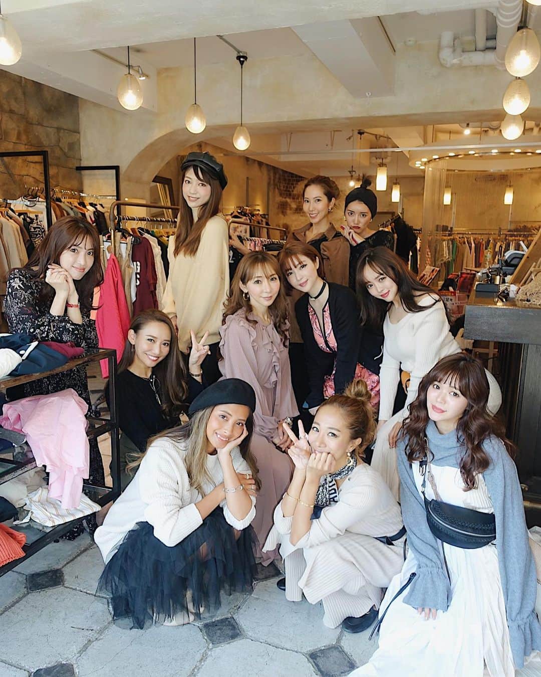 のインスタグラム：「無事フリマ終了❤️ . たくさんの方に来て頂けて嬉しかったです💕 2日間、あっという間でみんなと楽しくできてよかったなぁ💕 そして、とってもとっても美人なフォロワーさんにも 声をかけて頂けて🥺✨✨ ありがとうございました！！❤️ . . #today #freemarket #フリマ #週末　#週末の過ごし方」