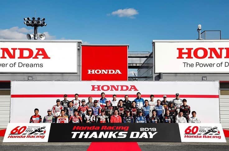 カル・クラッチローのインスタグラム：「Honda Racing Thanks Day 2019. An amazing event I was very privileged to be able to take part in today at Motegi circuit to say thank you to all the Honda Racing fans. Riding Eddie Lawson’s 1989 Honda NSR500 was incredible and something I will never forget. Oh and winning the kart race with Hideki Mutoh of course. Thank you to all the Honda Racing fans that came to the event and all that support our racing activities throughout the year. @hondaproracing @hondaracingcorporation @lcr.team」