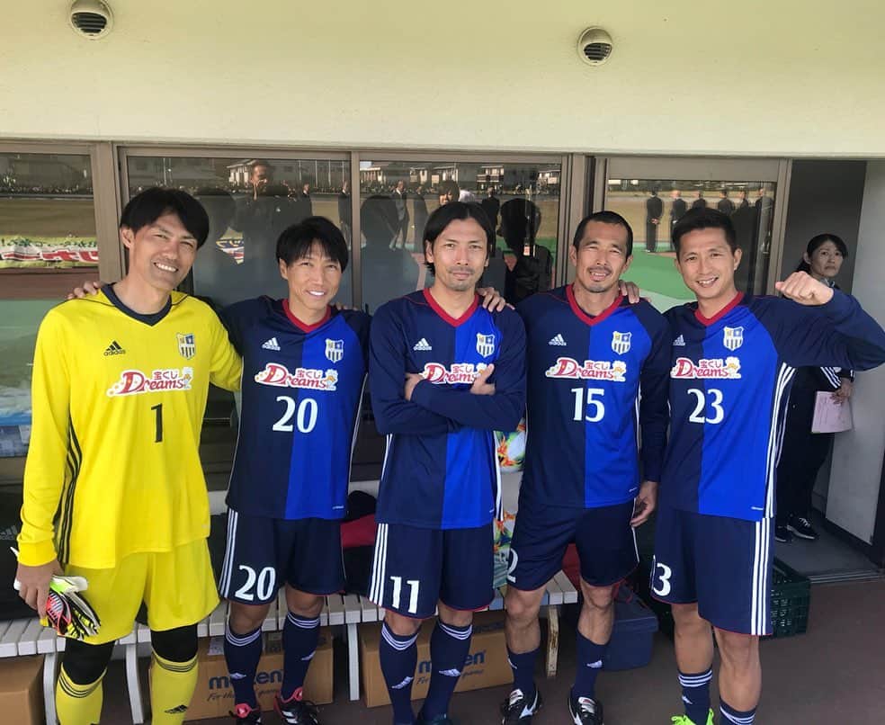 福西崇史さんのインスタグラム写真 - (福西崇史Instagram)「. サッカー⚽️楽しい〜🤩🤗✨ . そうそうたるメンバーの中でキャプテン恐縮です😅 . #宝くじドリームサッカー #足利市 #元日本代表 #ポートレートおじさん #福西崇史 #キャプテン #勝ったよ #感謝 #3枚目子供達の指導 #4枚目前半終了後 #みんな仲がいいでしょ #同級生が増えました #キーパーの人 #instagood #instaphoto」11月10日 19時19分 - takashi_fukunishi