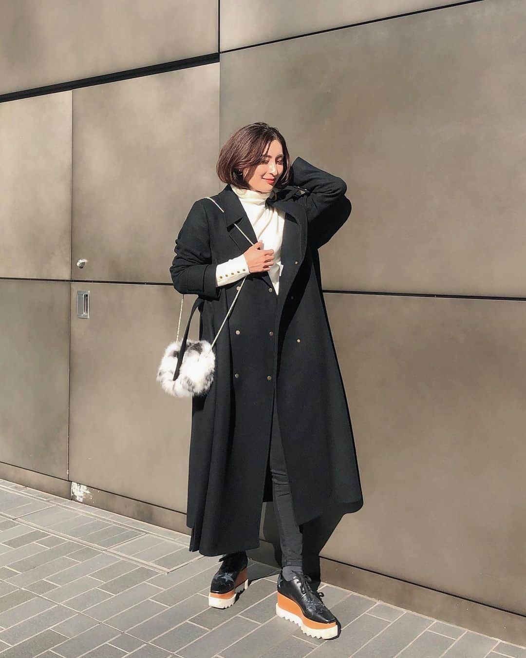 Ayaさんのインスタグラム写真 - (AyaInstagram)「#outfitoftoday . タートルに髪入ったままだと ボブに見える 切ったつもりになれるこの時期の気分転換🙃 . coat #amerivintage @amerivintage  denim #zara  shoes @stellamccartney  bag @furla」11月10日 19時19分 - aya_green1010