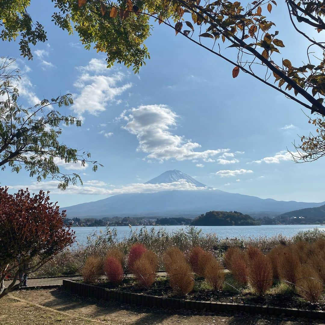 高橋ミカさんのインスタグラム写真 - (高橋ミカInstagram)「富士山🗻🗻🗻 やっぱり、ご利益あるよなーー 気持ちが良い🗻🗻🗻」11月10日 19時19分 - mikatakahashi1971