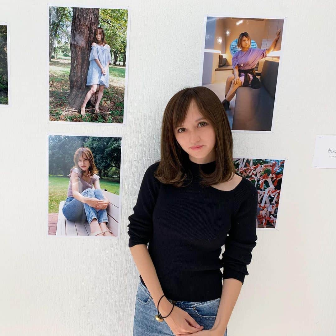 奥山絵里奈さんのインスタグラム写真 - (奥山絵里奈Instagram)「今日は写真展にお越し下さってありがとうございました😌  フィルムカメラの撮影だったので、こんな出来だったのかぁと、😳 素敵に撮っていただきありがとうございました😌🙏 撮る人によって自分が全然違う作品になっていて面白かった〜😳 #撮影 #ポートレートモデル #撮影モデル #写真展 #ギャラリールデコ #撮影モデル #34歳 #ミセスモデル #ママモデル #男の子ママ」11月10日 19時19分 - erinaokuyama