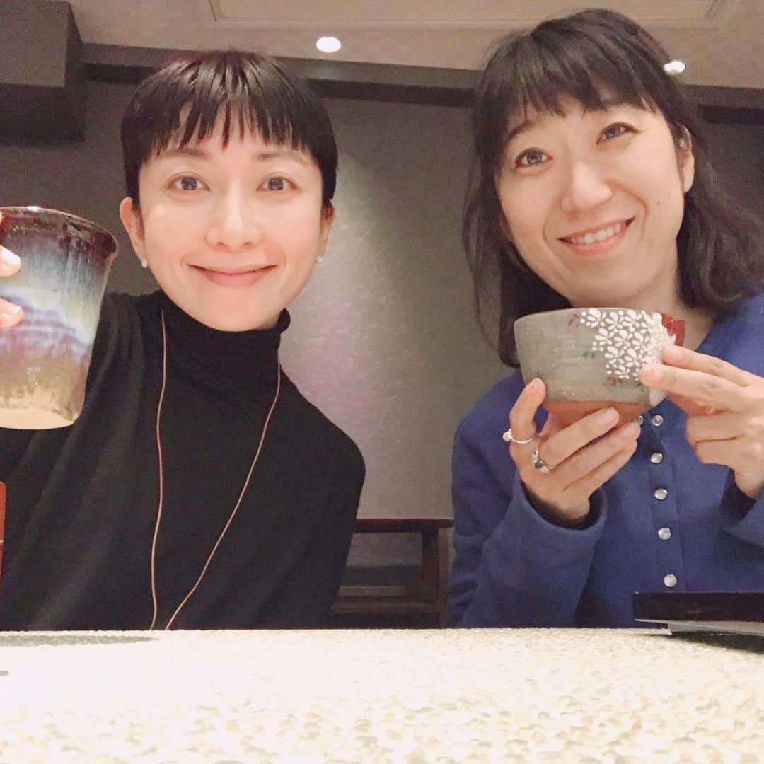 大宮エリーさんのインスタグラム写真 - (大宮エリーInstagram)「打ち合わせ〜〜した、 というか ご飯食べて🍚 うまい😋🍽うまいで 終わった、、気がする。  あの曲、この曲、は 話せた。  どれをもちこさんが 読むかは 次回に、、 #持田香織 #虹のくじら #草月ホール  ５年ぶりにミュージシャンの方々と音楽ライブをします！ いまやりたいこと、これから細々と続けていきたいことだったりする 朗読と音楽のライブ。 「大宮エリーの音楽と朗読とおしゃべりの虹のくじら」 日時　2019年11月13日（水）大宮エリー×原田郁子 　2019年11月1５日（金）大宮エリー×コトリンゴ×小沢一敬（スピードワゴン） 　2019年12月2日（月）大宮エリー×持田香織×おおはた雄一 　2019年1２月４日（水）大宮エリー×キヨサク（UKULELE GYPSY・MONGOL800）  全公演　開場:18:00 開演:19:00 場所:草月ホール　東京都港区赤坂7-2-21 ※小学生以上　要チケット(未就学児童でも座席が必要な場合はチケット必要)」11月10日 19時25分 - ellie_omiya