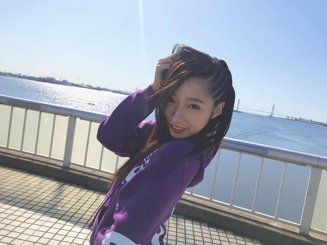 大黒柚姫さんのインスタグラム写真 - (大黒柚姫Instagram)「＊ 綺麗な海の前でカッコつけたら良さげなの撮れた。 🐬🏖💦🌈」11月10日 19時26分 - yuzuki_oguro_official