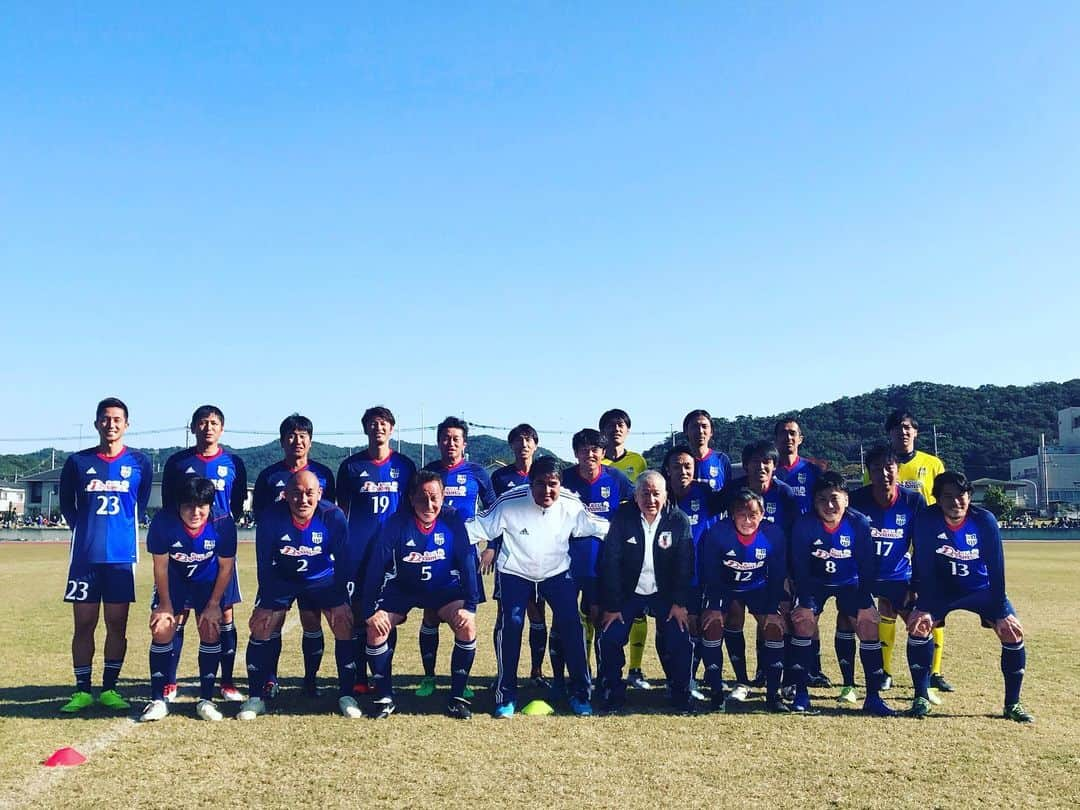 巻誠一郎さんのインスタグラム写真 - (巻誠一郎Instagram)「宝くじスポーツフェア ドリームサッカーに出場の為に足利へ！  いつも日本のレジェンドの皆さんとサッカーやると楽しい！  午前のサッカー教室ではジェフのレジェンド中西さんと一緒でした☆  みんな雰囲気良く仲良いので本当に毎回楽しい♪  #宝くじ #宝くじスポーツフェア #ドリームサッカー #サッカー教室 #日本代表ob #レジェンド #ヘディング #mvp貰えた #永島昭浩 さん #木村和司 さん #金田喜稔 さん #柱谷哲二 さん #福田正博 さん #本田泰人 さん #小村徳男 さん #秋田豊 さん #岡野雅行 さん #名波浩 さん #中西永輔 さん #楢崎正剛 さん #波戸康広 さん #鈴木隆行 さん #福西崇史 さん #久保竜彦  さん #山下芳輝 さん #吉原宏太 さん #都築龍太 さん #中田浩二 さん #鈴木啓太 さん #巻誠一郎」11月10日 19時53分 - makiseiichiro9