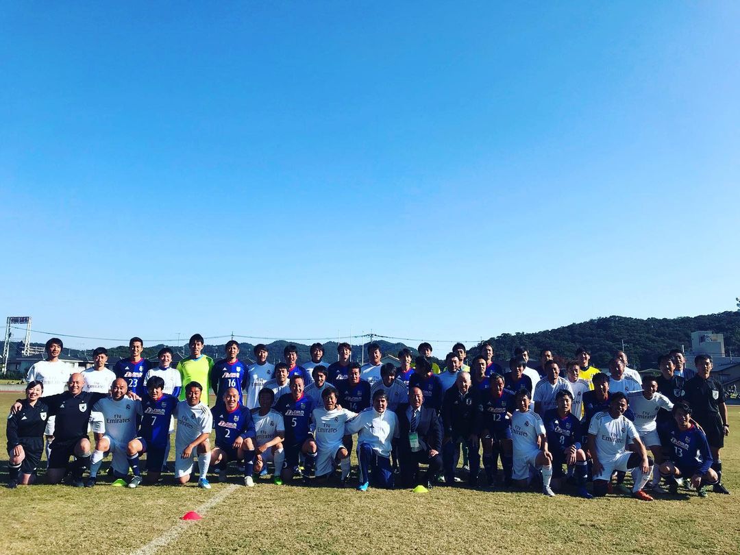 巻誠一郎さんのインスタグラム写真 - (巻誠一郎Instagram)「宝くじスポーツフェア ドリームサッカーに出場の為に足利へ！  いつも日本のレジェンドの皆さんとサッカーやると楽しい！  午前のサッカー教室ではジェフのレジェンド中西さんと一緒でした☆  みんな雰囲気良く仲良いので本当に毎回楽しい♪  #宝くじ #宝くじスポーツフェア #ドリームサッカー #サッカー教室 #日本代表ob #レジェンド #ヘディング #mvp貰えた #永島昭浩 さん #木村和司 さん #金田喜稔 さん #柱谷哲二 さん #福田正博 さん #本田泰人 さん #小村徳男 さん #秋田豊 さん #岡野雅行 さん #名波浩 さん #中西永輔 さん #楢崎正剛 さん #波戸康広 さん #鈴木隆行 さん #福西崇史 さん #久保竜彦  さん #山下芳輝 さん #吉原宏太 さん #都築龍太 さん #中田浩二 さん #鈴木啓太 さん #巻誠一郎」11月10日 19時53分 - makiseiichiro9