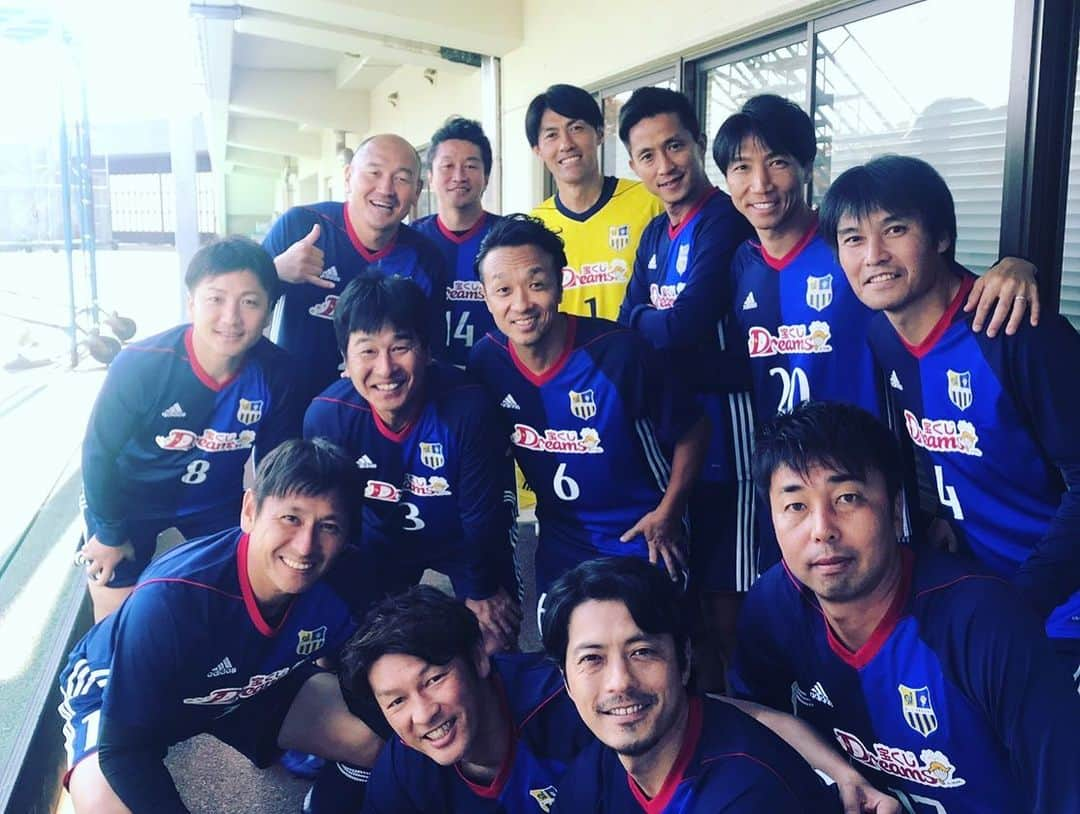 巻誠一郎さんのインスタグラム写真 - (巻誠一郎Instagram)「宝くじスポーツフェア ドリームサッカーに出場の為に足利へ！  いつも日本のレジェンドの皆さんとサッカーやると楽しい！  午前のサッカー教室ではジェフのレジェンド中西さんと一緒でした☆  みんな雰囲気良く仲良いので本当に毎回楽しい♪  #宝くじ #宝くじスポーツフェア #ドリームサッカー #サッカー教室 #日本代表ob #レジェンド #ヘディング #mvp貰えた #永島昭浩 さん #木村和司 さん #金田喜稔 さん #柱谷哲二 さん #福田正博 さん #本田泰人 さん #小村徳男 さん #秋田豊 さん #岡野雅行 さん #名波浩 さん #中西永輔 さん #楢崎正剛 さん #波戸康広 さん #鈴木隆行 さん #福西崇史 さん #久保竜彦  さん #山下芳輝 さん #吉原宏太 さん #都築龍太 さん #中田浩二 さん #鈴木啓太 さん #巻誠一郎」11月10日 19時53分 - makiseiichiro9