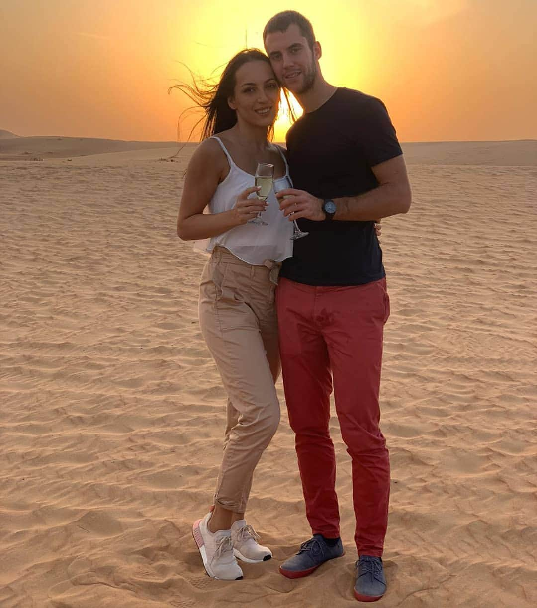 ラスロ・ジェレさんのインスタグラム写真 - (ラスロ・ジェレInstagram)「Unforgettable experience in the desert with my ❤  #dubai🇦🇪#desert#nofilterneeded」11月10日 20時24分 - lacidj_95