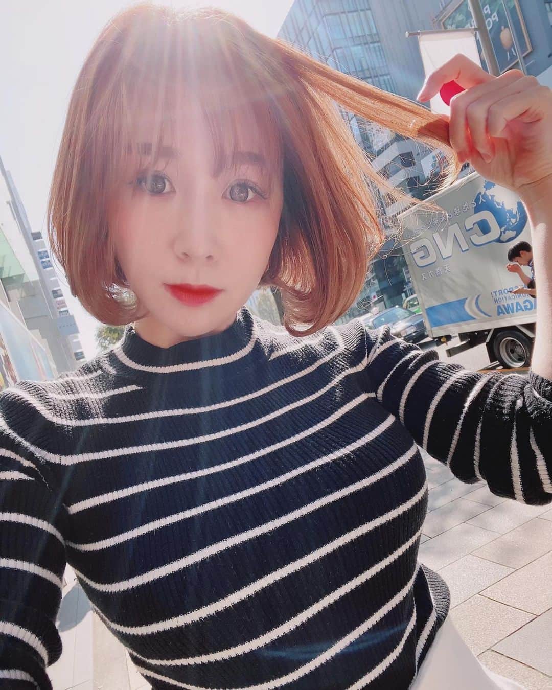 shihoのインスタグラム：「先日明日から銀座にopenする @sou.tetsu 先生のクリニック @zetith_beauty_clinic の レセプションパーティーに お邪魔させていただきました💗  すべて国内最新のマシンが 揃えられているそうです！！😍 . どれも気になるマシーンばかり ですが今人生最大に肌荒れしてて ニキビができちゃってるので #ハイドラ　をして もらいました✨✨ . . 終わった後取れた角質と よごれが3枚目😂😂😂 載せたくないけどこんなに 取れたの！！すごくない？ 終わった後つるっつるで 毛穴も小さくなってビックリ！ お肌もちもちぴかーんでした💗 . これはやみつきになりそう😍 . . . ありがとうございました！ またすぐ行きます🌷 . . . #ゼティスビューティークリニック  #毛穴治療#美容#クリニック #銀座#ハイドラフェイシャル #ハイドラジェントル #美肌#目指せ卵肌#zetith」