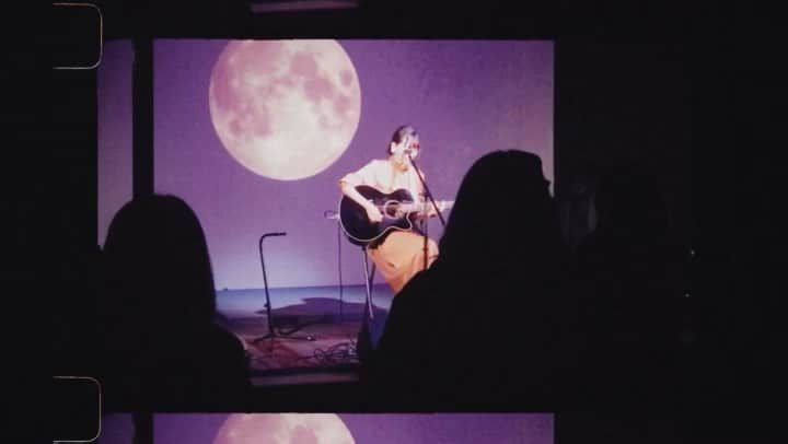 辻詩音のインスタグラム：「#愛我別走 #張震岳 #辻詩音 #cover #singersongwriter #台北 #taipei #ASIATOUR #台北月見ル君想フ」