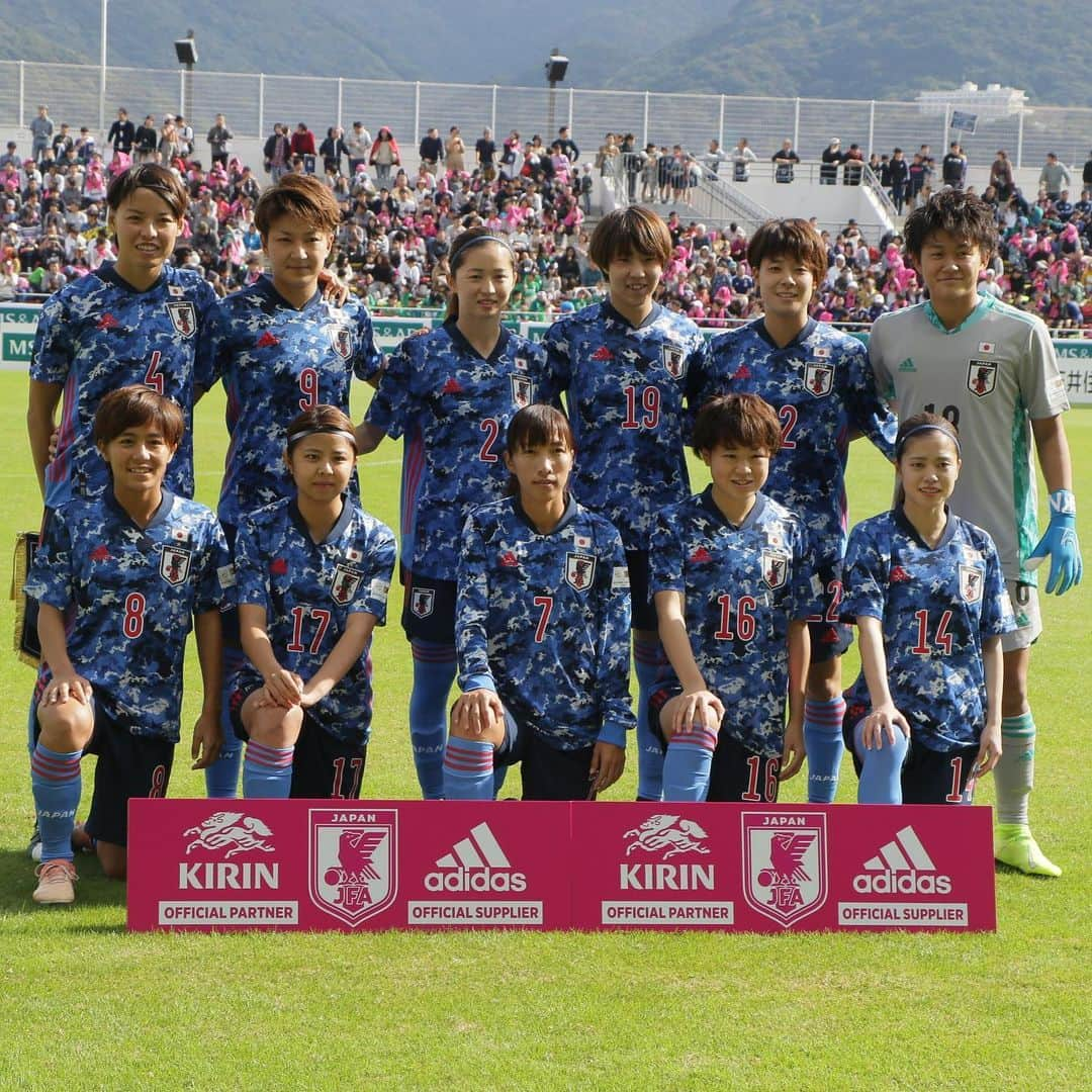 サッカーキングさんのインスタグラム写真 - (サッカーキングInstagram)「. なでしこで新ユニお披露目！ （2019.11.10） . 📷Photo by Yosuke Seguchi/瀬口陽介 . #ユニフォーム #新ユニフォーム #日本晴れ #日本代表 #daihyo #🇯🇵 #NationalTeam #なでしこジャパン #Nadeshiko #東京五輪 #東京オリンピック #tokyoolympic  #サッカー #football #⚽️ #サッカーキング」11月10日 20時25分 - soccerkingjp