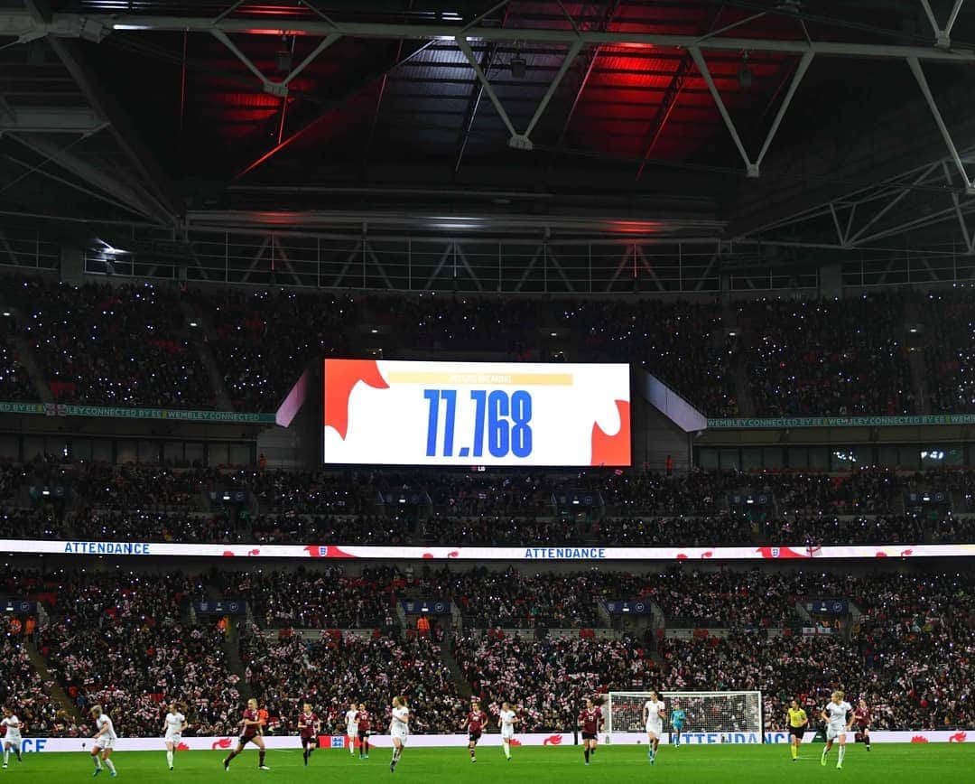 Kathy Hendrichのインスタグラム：「A night to remember! Record breaking attendance at Wembley... 77.768🔥 #dfbfrauen #wembleystadium #ENGGER #sieg 📸: @footograph」
