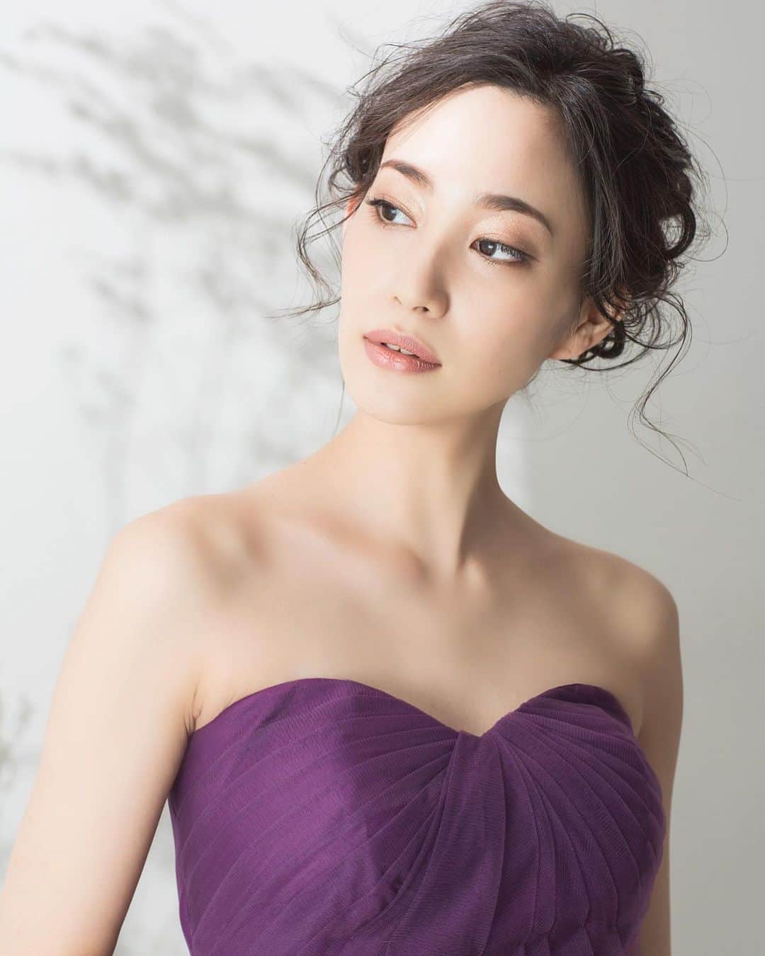 のインスタグラム：「沢山のご連絡ありがとうございます🥺❤️ 本日で締め切りとなります！ 明日ご連絡頂いてたDMに返信致します😚❤️ 枠に限りがあります為、全ての方をご案内出来るか微妙なところではありますが…お答え出来る様がんばります！ 今しばらくお待ち下さいませー😎 . . . 《お知らせ》 パーソナルウォーキングレッスンをスタートするにあたり、モニター体験の募集を行います😊 今までは、経験からの知識で行ってきたレッスンですが、 身体を知り、足を知り、骨を知り、魅せる事だけでなくライフスタイルへの落とし込みも含めた「表現力」 自分を映えさせるウォーキングへとレベルアップしていきます。 レッスン内容は、個人の身体や目標に合わせカスタマイズする事が可能です。 モデルウォーキング、コンテスト、一般的な歩き、様々なニーズにお応え出来るよう精進してまいります！ 是非、ご協力のほどよろしくお願い致します🥺 ＊条件 インスタグラムが公開ページであり、お人柄がわかる事💎 福岡市内での受講が可能であり、レビューを頂ける方。 モデル向け: プロアマ問わず。 一般様向け: 経験不問。 カウンセリングと受講後、総評をお渡し致します。 DMからご連絡下さいませ☝️ 本日より3日間のみの募集となりますので、お問い合わせだけでもお気軽に！ . . . #モニター募集#ウォーキングレッスン#パーソナルウォーキングレッスン#パーソナル#ウォーキング#モデルになりたい#モデルウォーキング講師#モデルウォーキング#ランウェイ#ランウェイウォーキング#ミスコン#コンテスト#モデル志望」