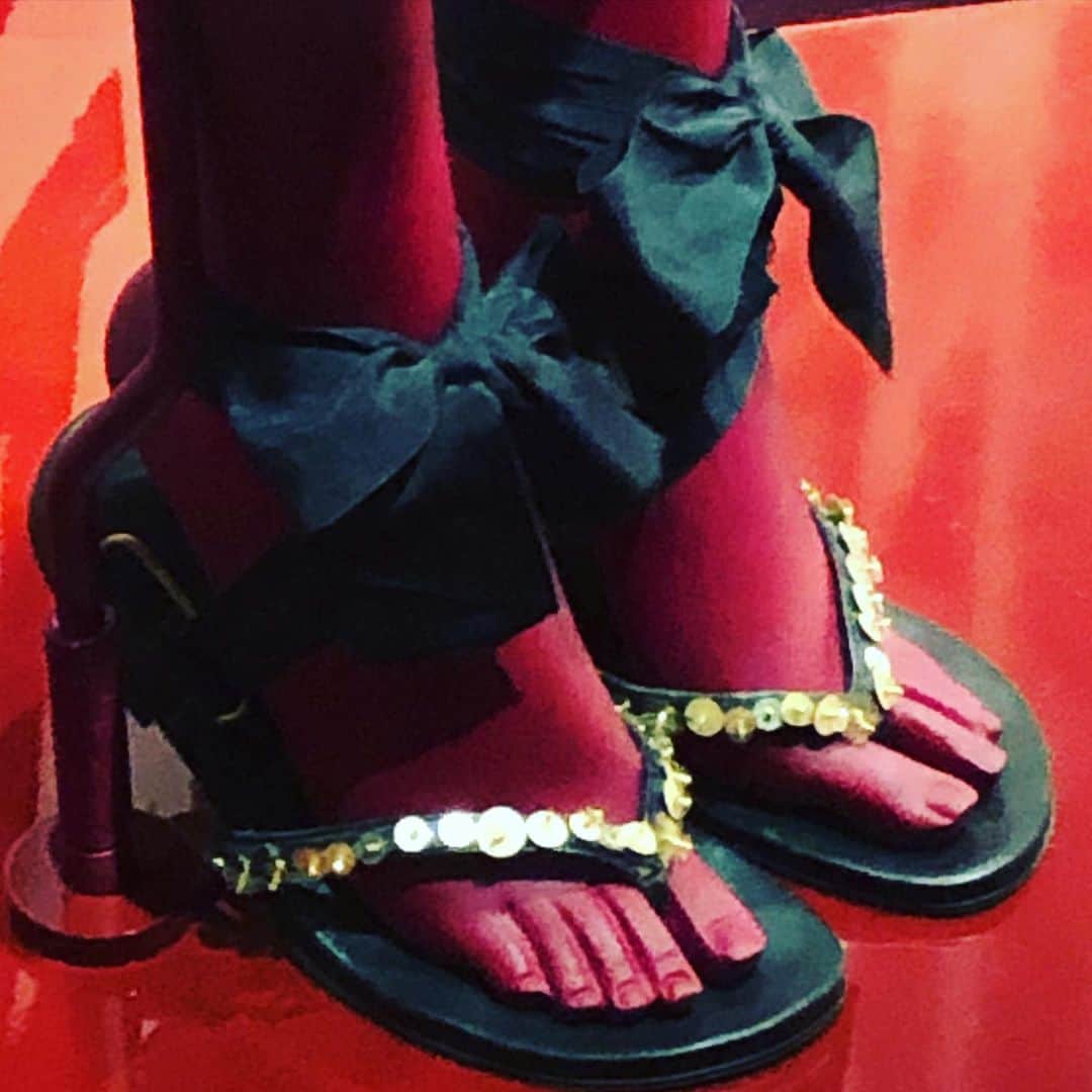 阿部洋子さんのインスタグラム写真 - (阿部洋子Instagram)「👒💄👗🌂👙👜🎀👠 #chanel  #prive  #mademoiselleprive  #tokyo  #シャネルマドモアゼルプリヴェ  靴もステキだった♡」11月10日 20時33分 - hirocoring