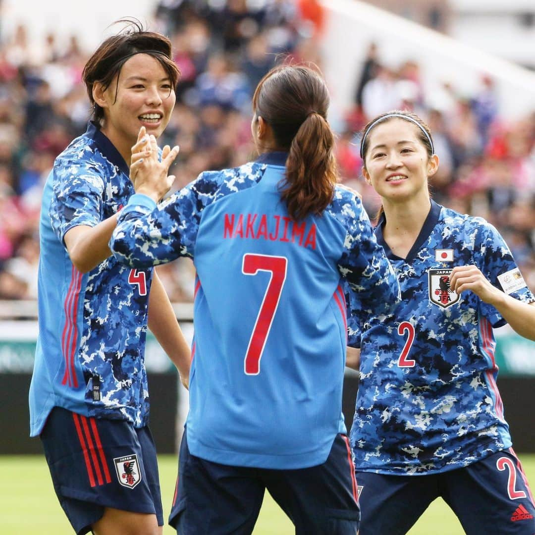 サッカーキングさんのインスタグラム写真 - (サッカーキングInstagram)「. 熊谷紗希、110試合目で嬉しい代表初ゴール👏🏻 （2019.11.10） . 📷Photo by Yosuke Seguchi/瀬口陽介 . #熊谷紗希 #中島依美 #清水梨紗 #ユニフォーム #新ユニフォーム #日本晴れ #日本代表 #daihyo #🇯🇵 #NationalTeam #なでしこジャパン #Nadeshiko #東京五輪 #東京オリンピック #tokyoolympic  #サッカー #football #⚽️ #サッカーキング」11月10日 20時34分 - soccerkingjp