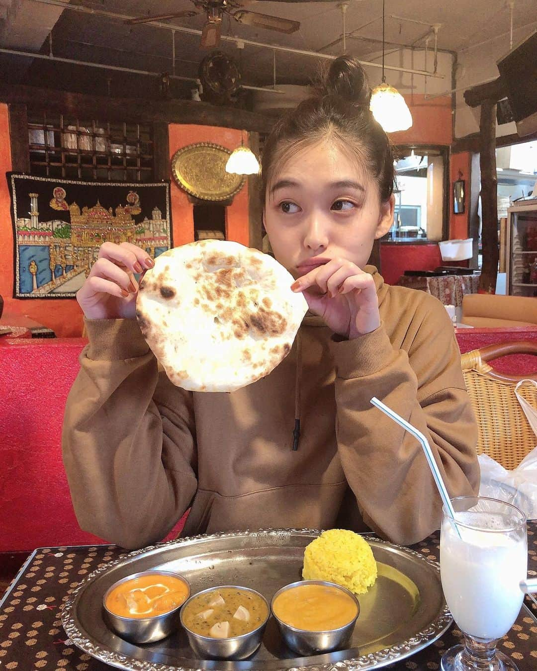 谷川りさこさんのインスタグラム写真 - (谷川りさこInstagram)「インドカレーとすっぴんとわたし  #インドカレー#カレー久々に食べたら美味しい#インドカレー派 #みんなは？ #chillout#curry#spice #たまにはすっぴんで肌を休ませるのも大事 #ナン食べきれなかった」11月10日 20時36分 - risakoko