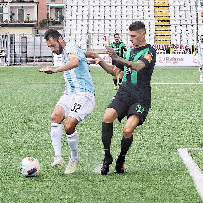 ミケーレ・カンポレーゼのインスタグラム：「Buon pareggio a Chiavari , 2 giorni di riposo e ripartiamo . #PN#Pordenonecalcio#Chiavari#EntellaPordenone#SerieB#Football#verdeneri#ramarri」