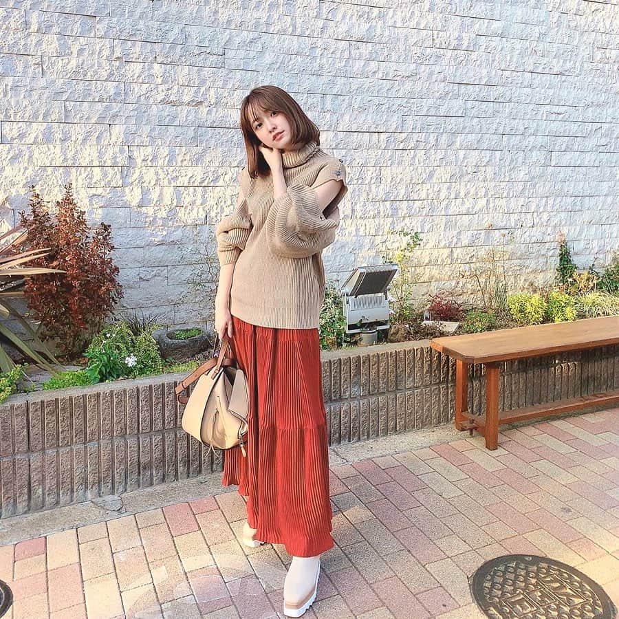 のインスタグラム：「ニットだけで過ごせる日中がいいね🧸 ある日の休日。  わたしてき奇跡の高見えニット◡̈」